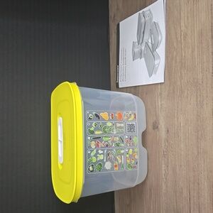 NWT Tupperware Fridge Smart Container  with instructions 1.8L 7286B, 7287B
